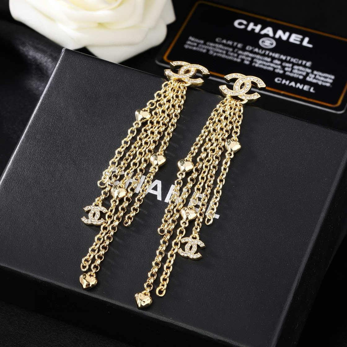 Chanel 小香 新品耳环 太 了 新款耳环 装饰美物 名媛气质、高雅配饰、 黄铜材质