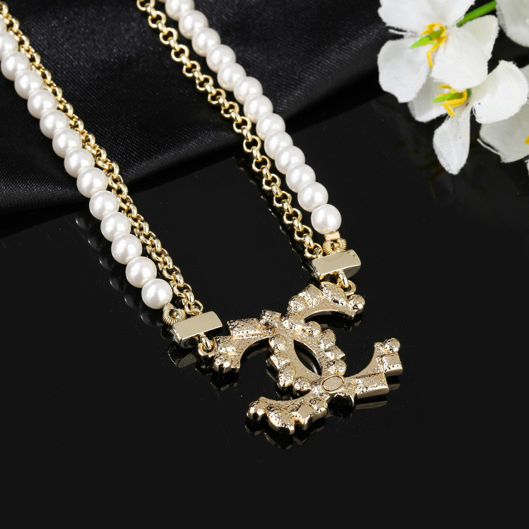 Chanel CHANEL 小香 新品珍珠项链 太 了 新款 装饰美物 名媛气质、高雅配饰、 黄铜材质