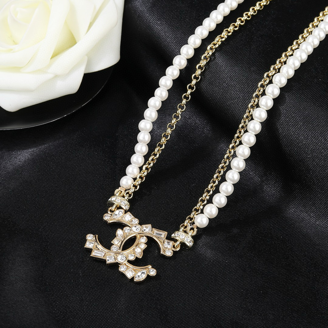 Chanel CHANEL 小香 新品珍珠项链 太 了 新款 装饰美物 名媛气质、高雅配饰、 黄铜材质