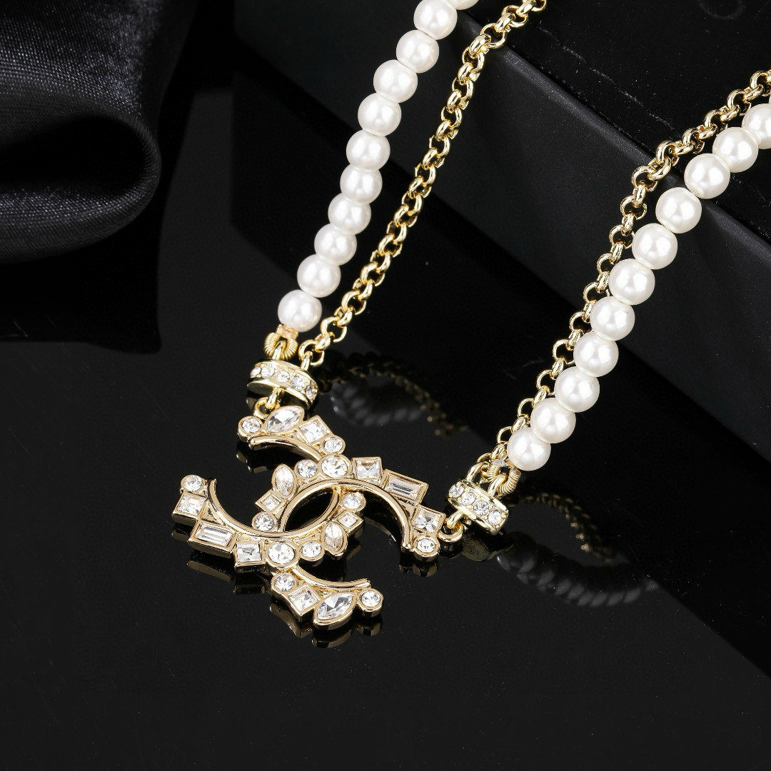 Chanel CHANEL 小香 新品珍珠项链 太 了 新款 装饰美物 名媛气质、高雅配饰、 黄铜材质