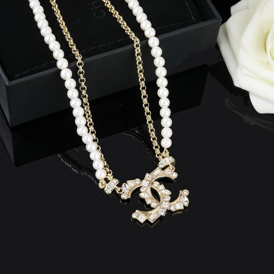 Chanel CHANEL 小香 新品珍珠项链 太 了 新款 装饰美物 名媛气质、高雅配饰、 黄铜材质