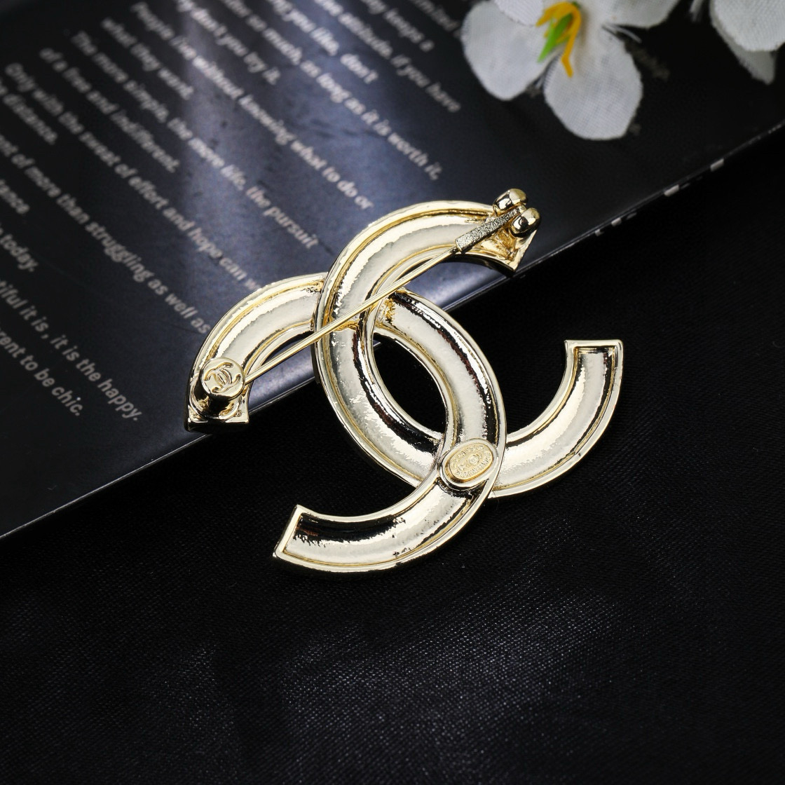 Chanel 小香Chanel新款彩虹 每一个细节做工非常精细 这款设计非常美轮美奂 这款真的 美 仙 小姐姐