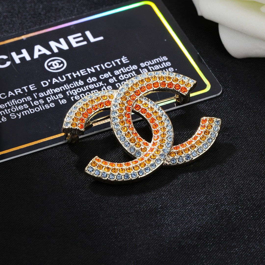 Chanel 小香Chanel新款彩虹 每一个细节做工非常精细 这款设计非常美轮美奂 这款真的 美 仙 小姐姐