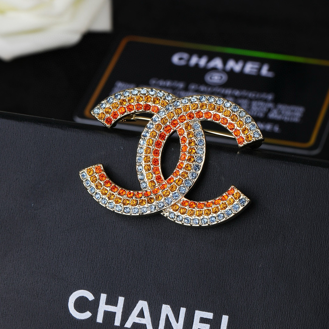 Chanel 小香Chanel新款彩虹 每一个细节做工非常精细 这款设计非常美轮美奂 这款真的 美 仙 小姐姐