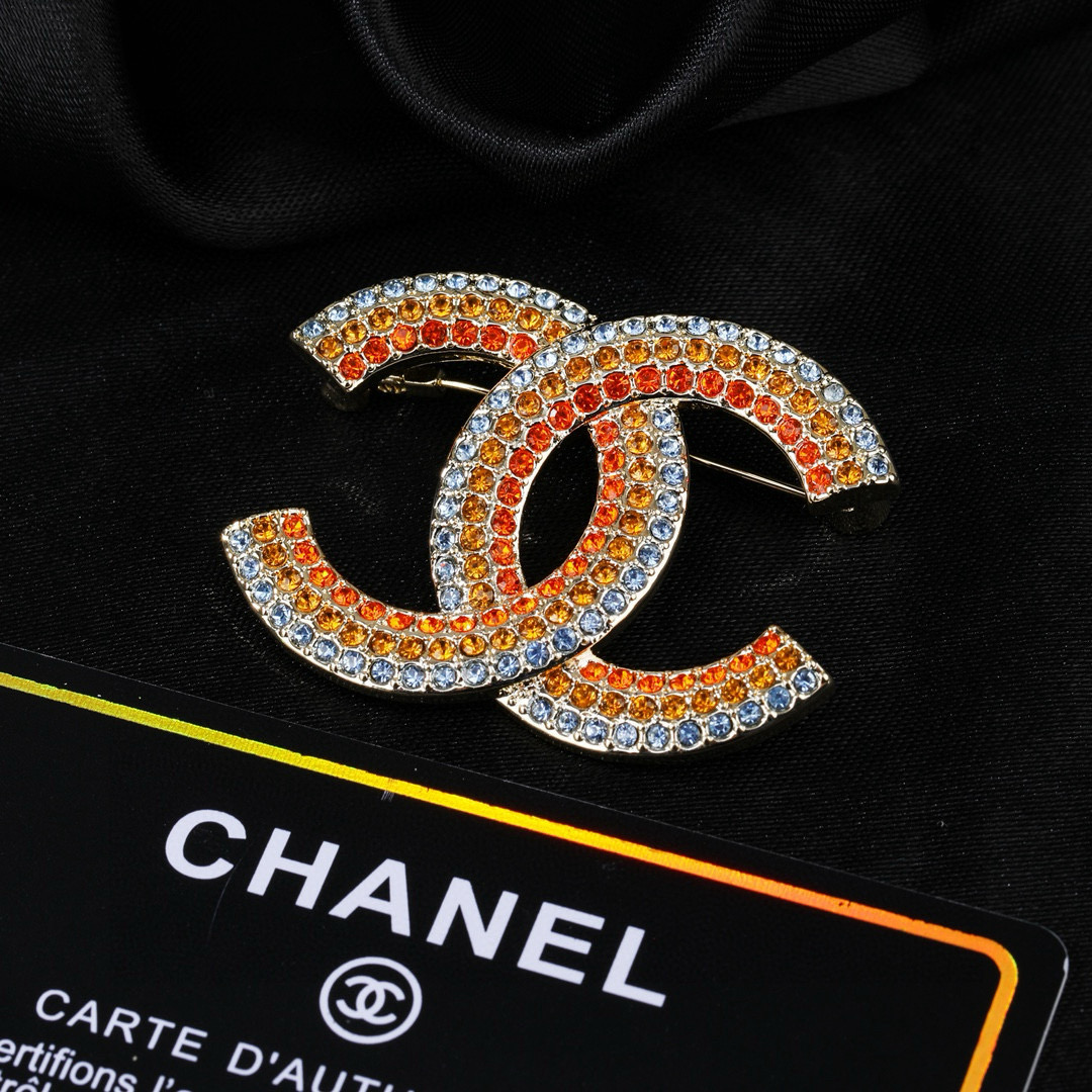 Chanel 小香Chanel新款彩虹 每一个细节做工非常精细 这款设计非常美轮美奂 这款真的 美 仙 小姐姐