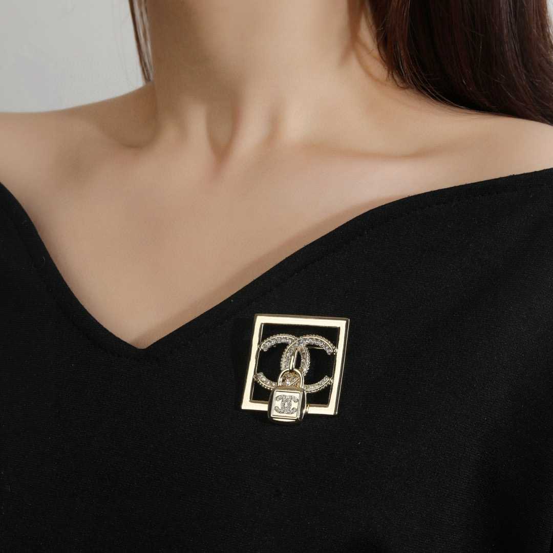 Chanel CHANEL 香奈儿新款锁头 双C胸针