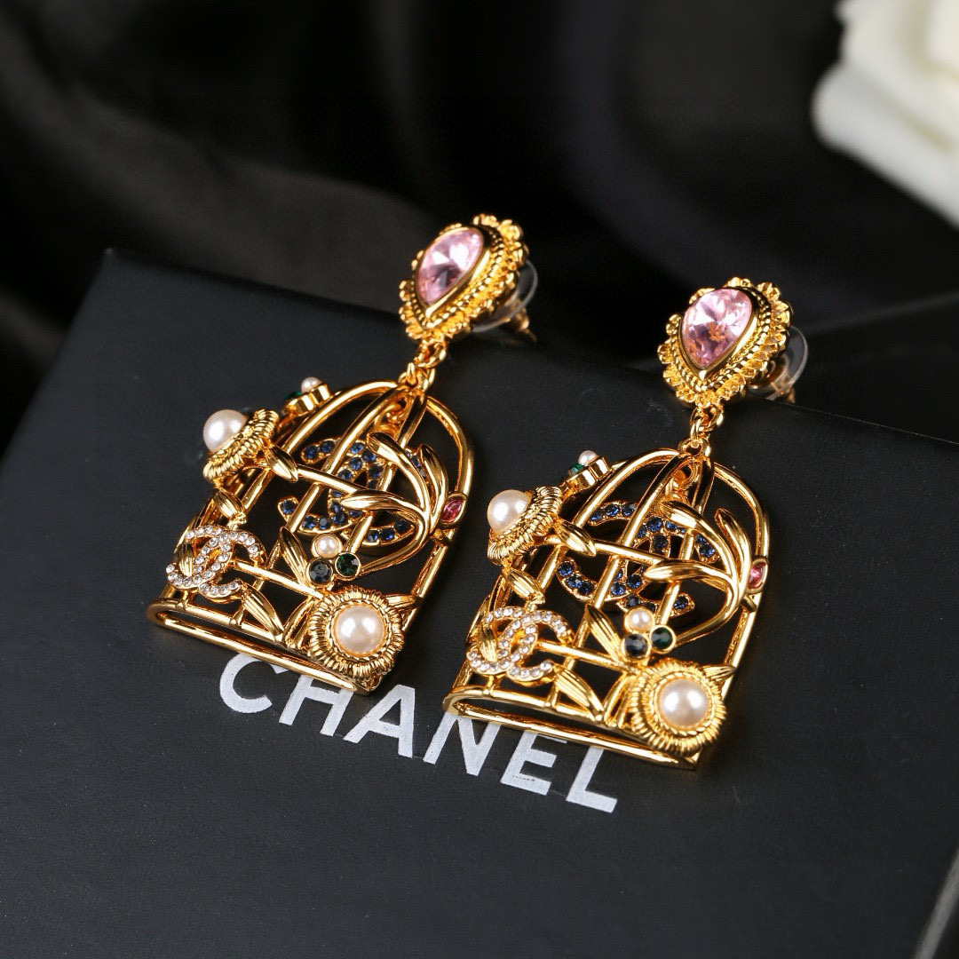 Chanel 小香新款鸟笼耳环 每一个细节做工非常精细 这款设计非常美轮美奂 这款真的 美 仙 小姐姐