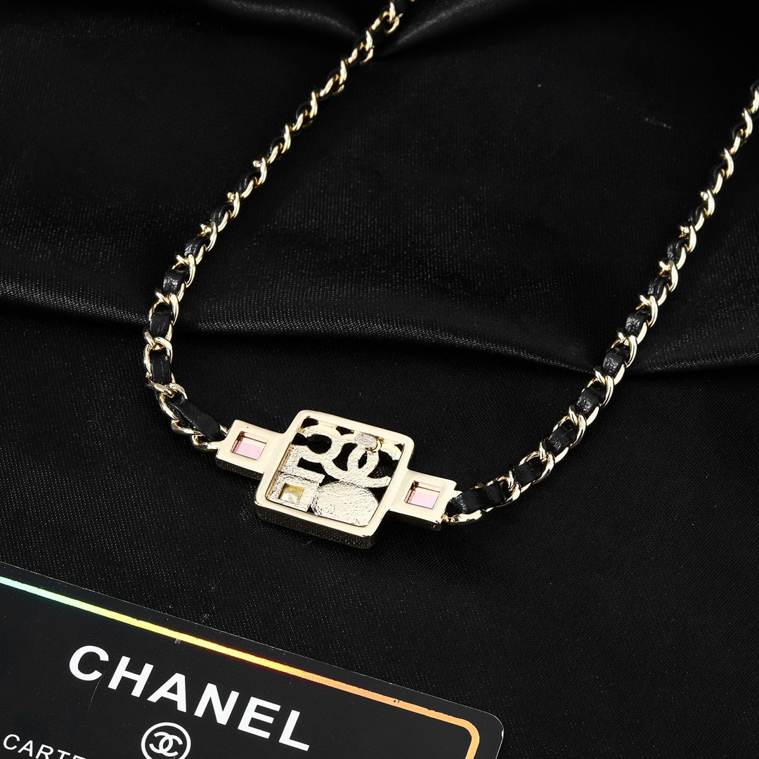 Chanel 香奈儿 Chanel 钻石 双C项链 颈链 别有心机设计的一款 完美 元素添加