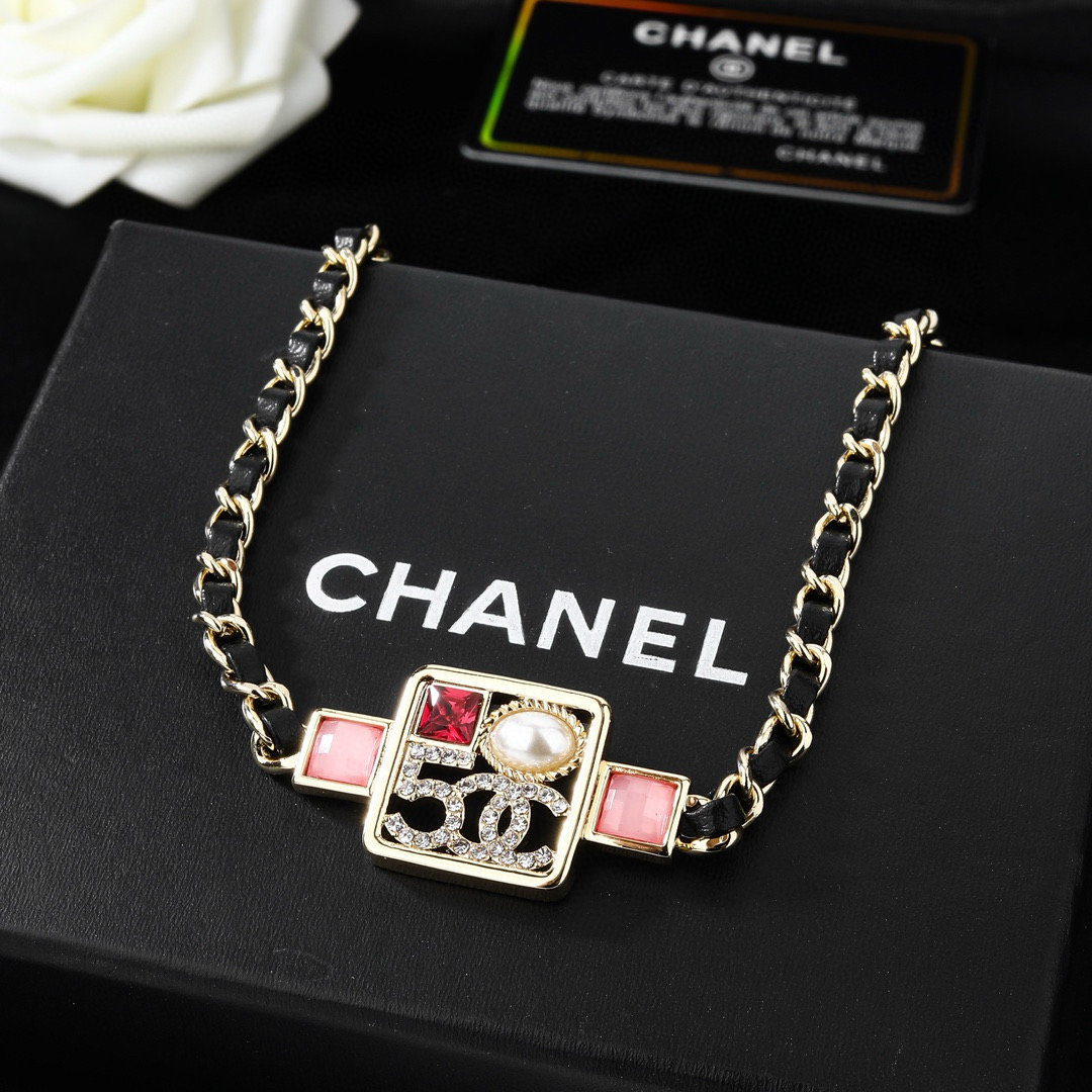 Chanel 香奈儿 Chanel 钻石 双C项链 颈链 别有心机设计的一款 完美 元素添加