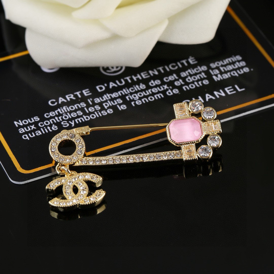 Chanel 小香Chanel新款粉钻回形针