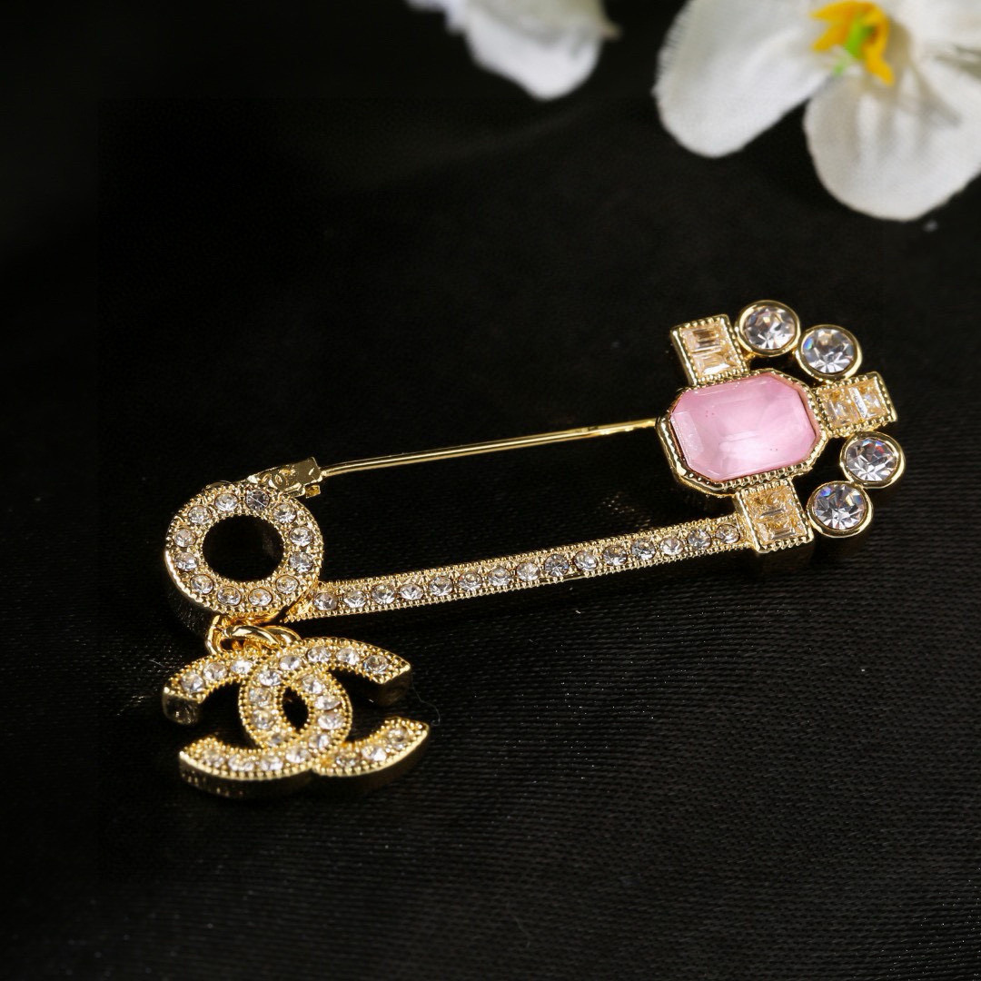 Chanel 小香Chanel新款粉钻回形针