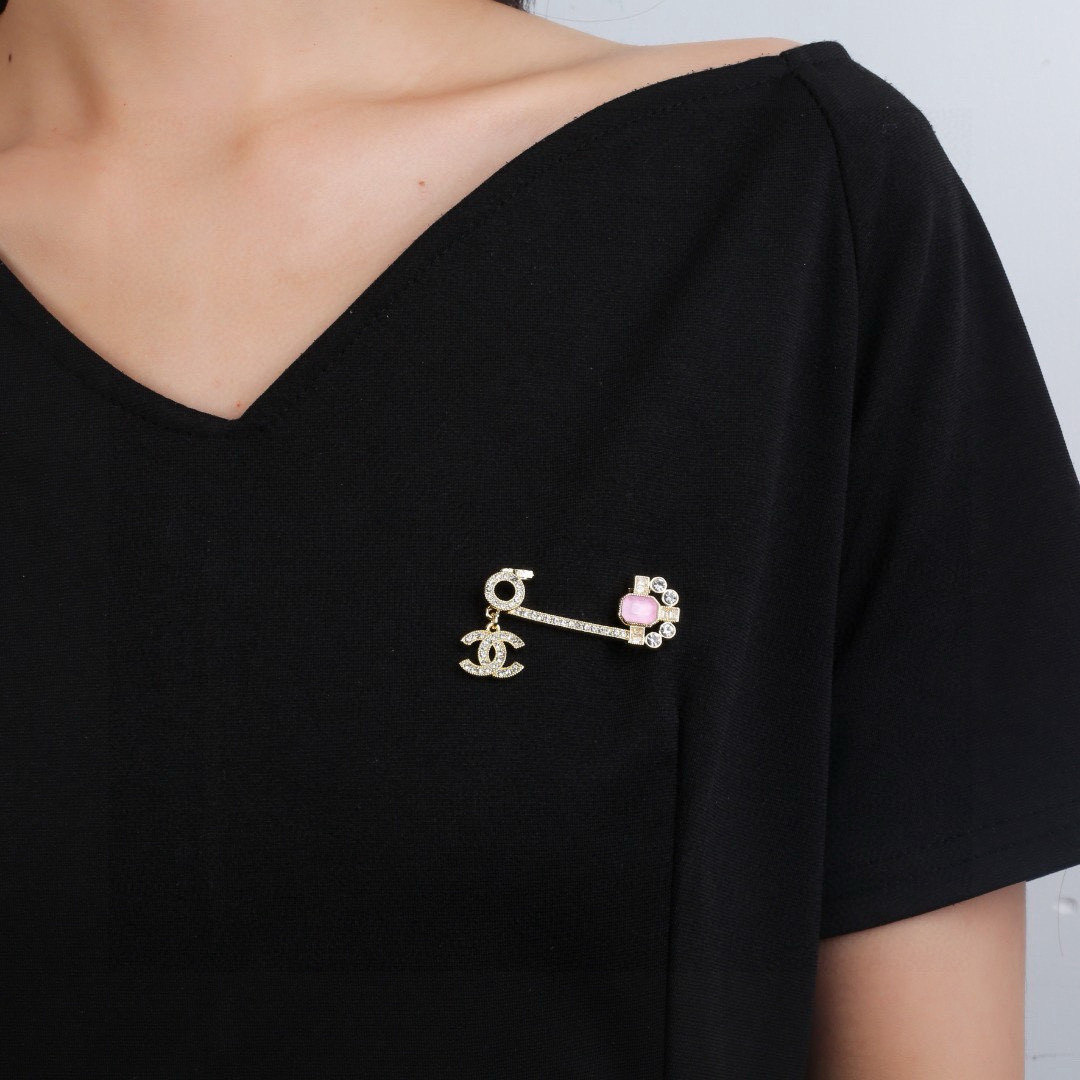 Chanel 小香Chanel新款粉钻回形针