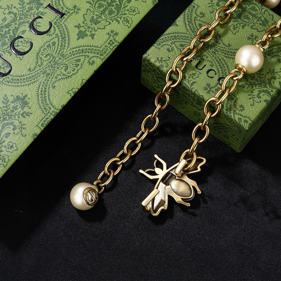Gucci 腰链 Gucci 古驰 最新火爆开启 双G 绝对是古驰的风格 夸张、重装饰、 代购级别 亚金材质