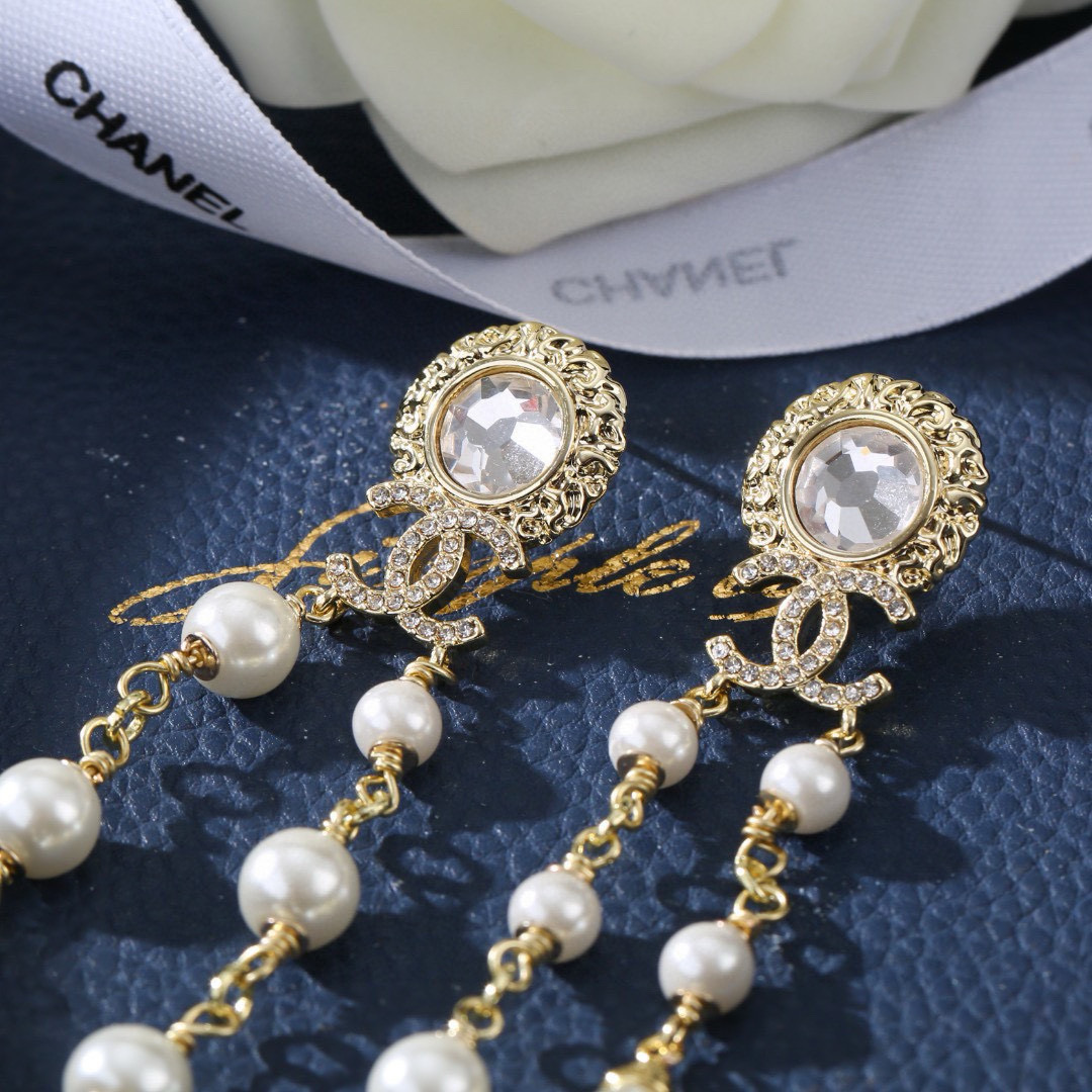 Chanel 小香 新品珍珠耳环 太 了 2022年新款耳环 装饰美物 名媛气质、高雅配饰、 黄铜材质