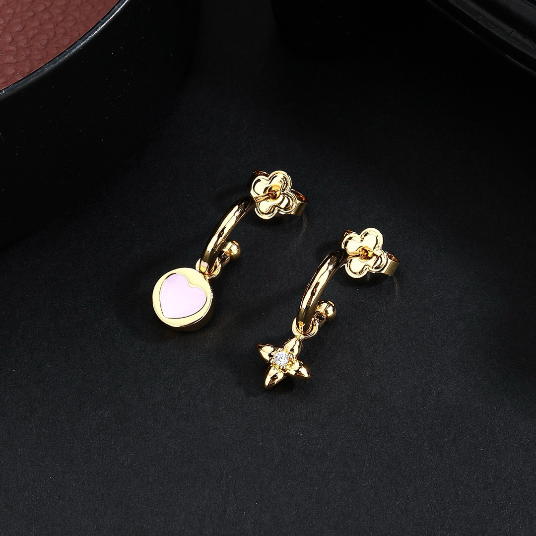 Louis Vuitton LV 新款耳钉 VUITTON横扫 界 走秀款 街拍 元素独特见解 高端