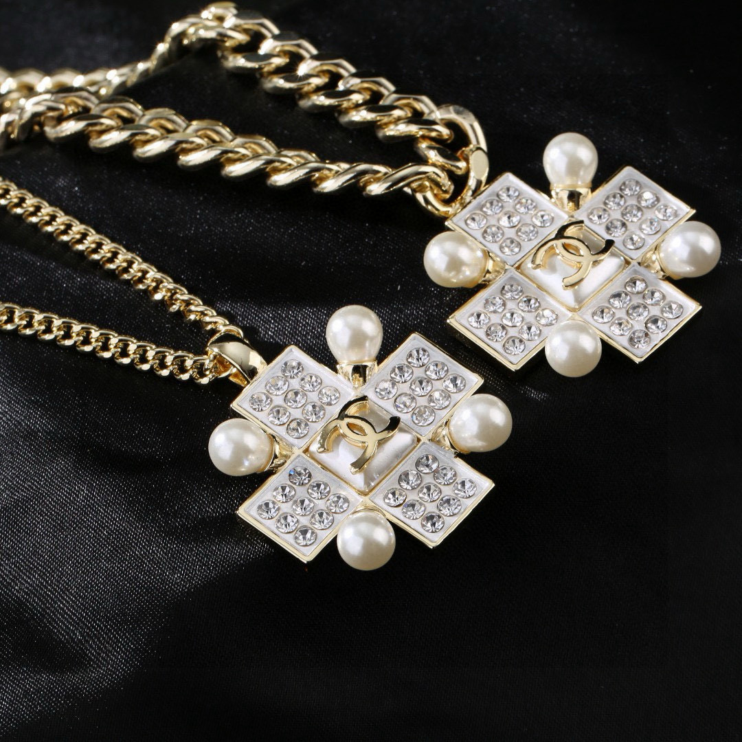 Collar de perlas nuevo, cadena gruesa, cadena fina, estilo Chanel, ¡muy bonito! Imprescindible para jersey, hermoso acc…