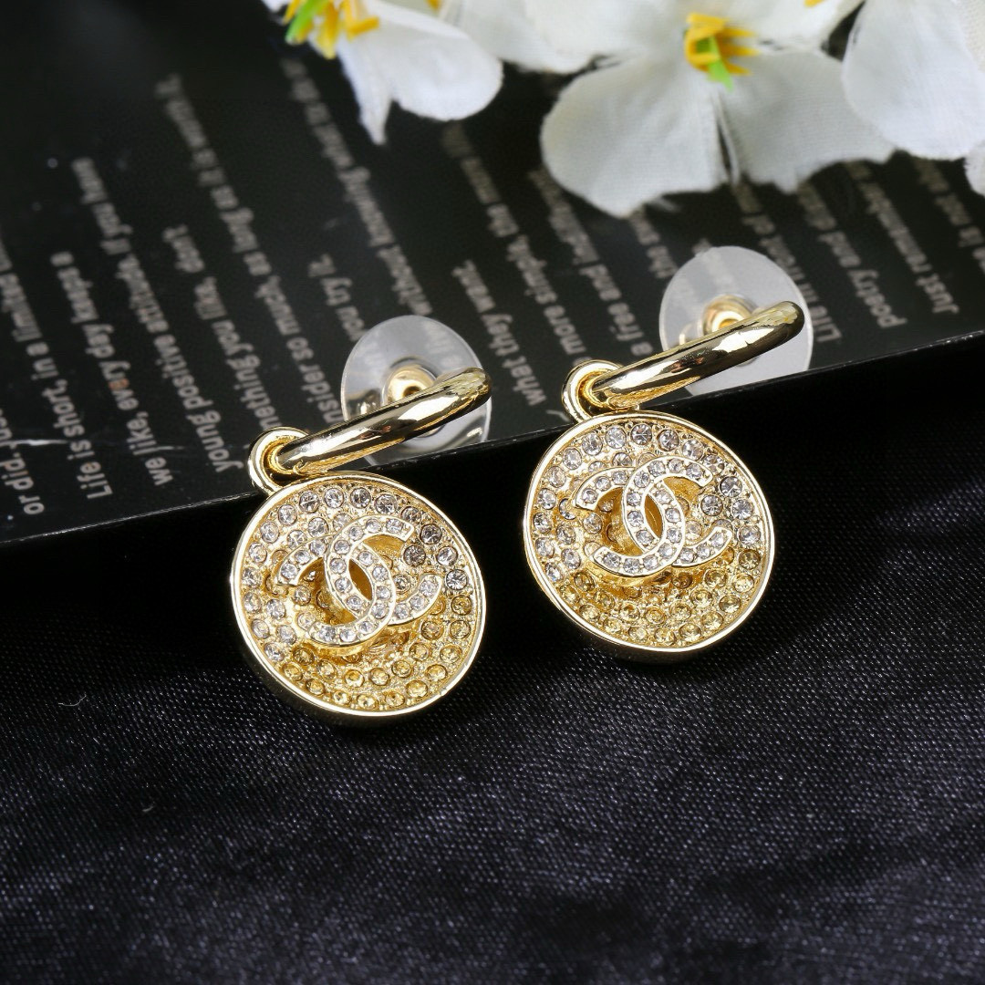 Chanel 小香 Chanel 新款渐变滴油耳环 同步上新 双C耳钉 精工打造 黄铜材质