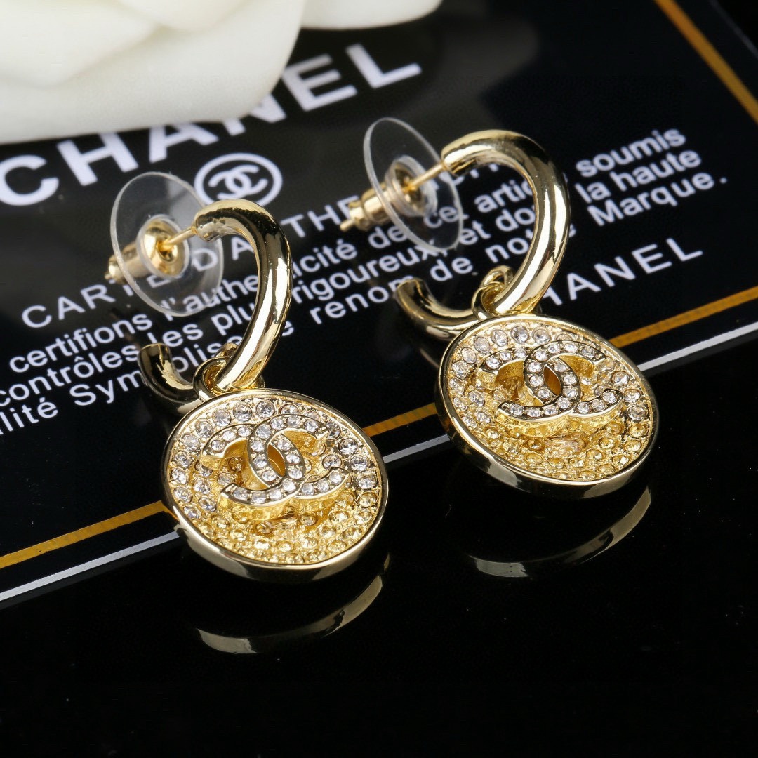 Chanel 小香 Chanel 新款渐变滴油耳环 同步上新 双C耳钉 精工打造 黄铜材质