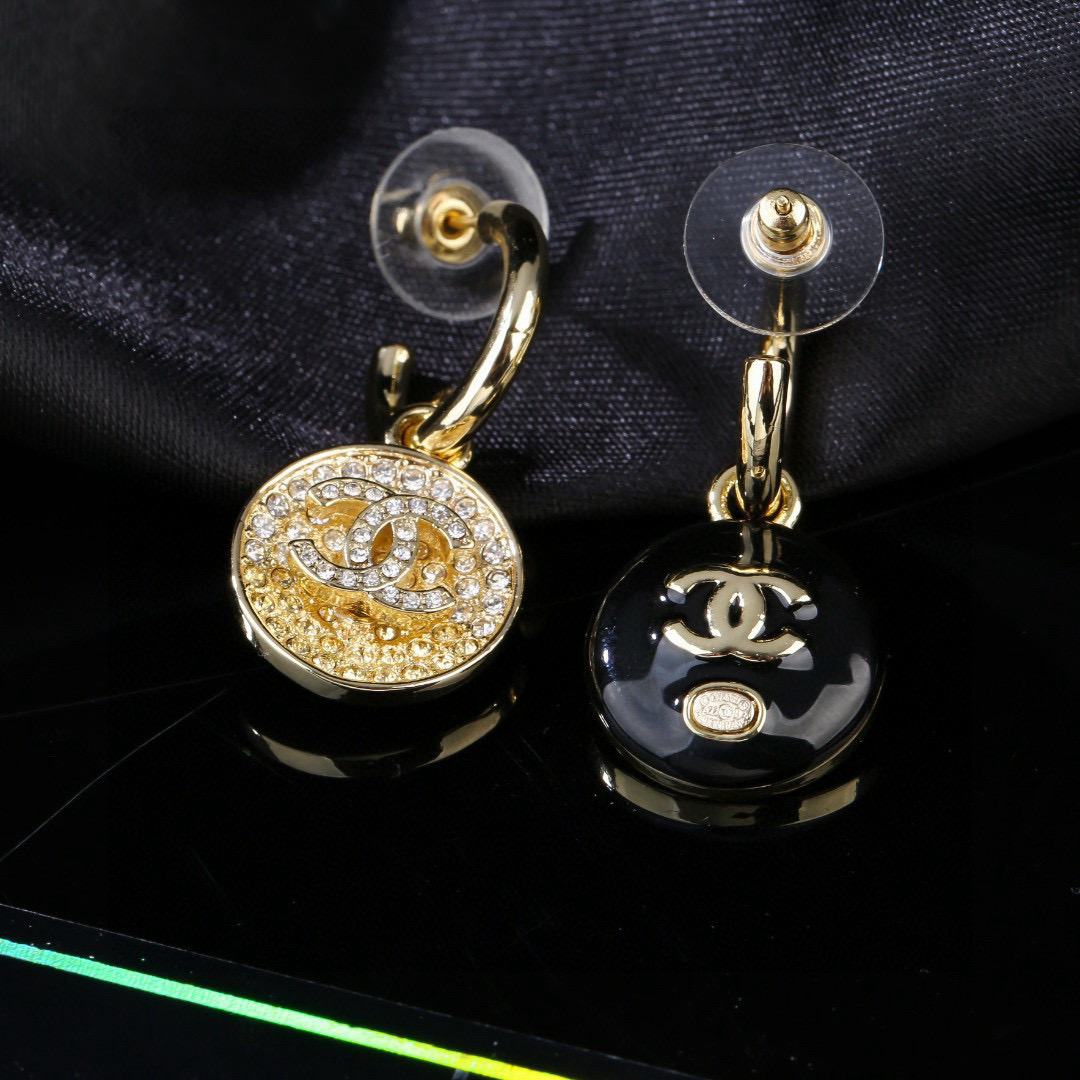 Chanel 小香 Chanel 新款渐变滴油耳环 同步上新 双C耳钉 精工打造 黄铜材质