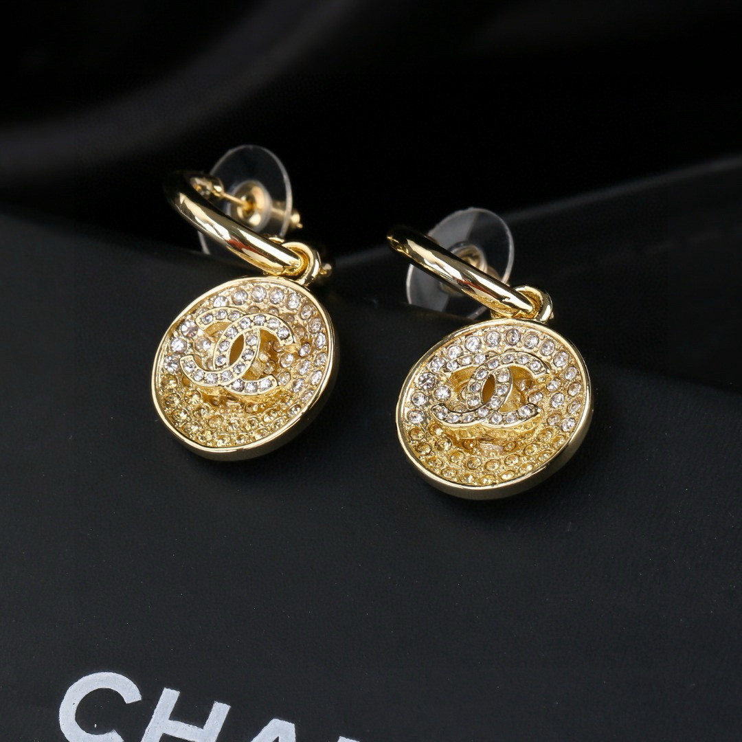 Chanel 小香 Chanel 新款渐变滴油耳环 同步上新 双C耳钉 精工打造 黄铜材质