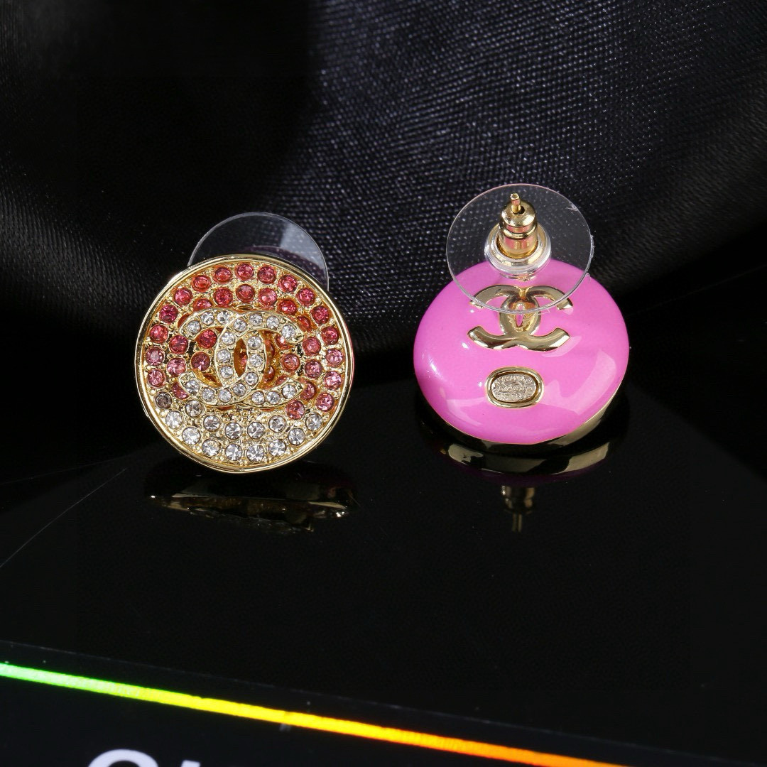 Chanel 小香 Chanel 新款粉色滴油渐变耳环 同步上新 双C耳钉 精工打造 黄铜材质