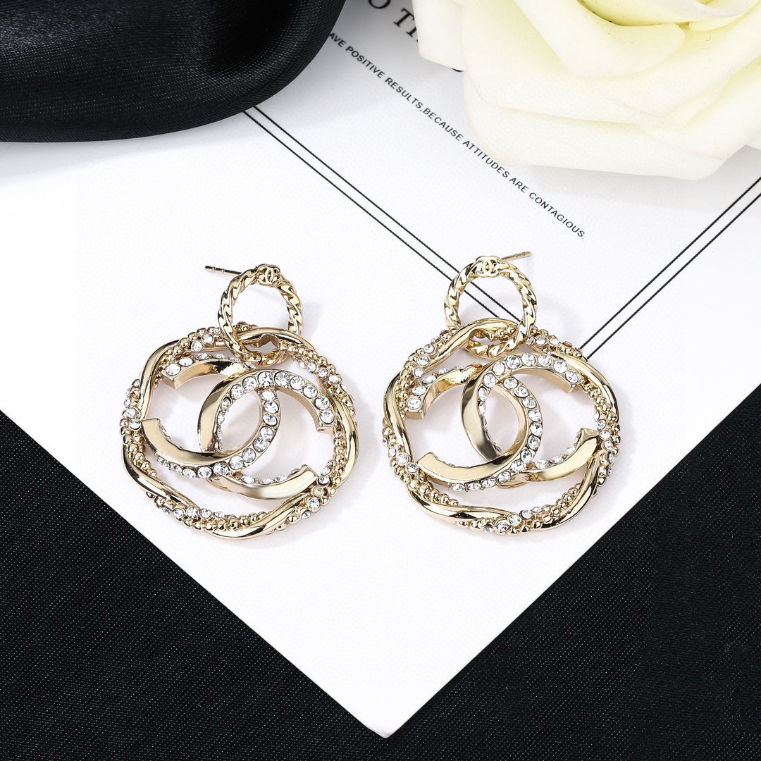 Chanel 小香 Chanel 新款耳环 同步上市 双C 圈圈耳钉 精工打造 黄铜材质
