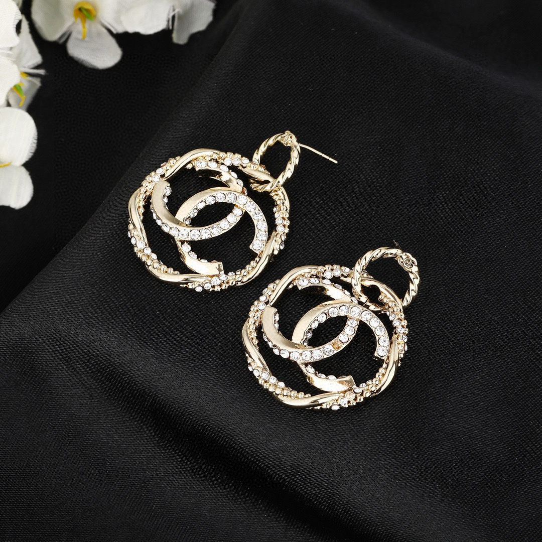 Chanel 小香 Chanel 新款耳环 同步上市 双C 圈圈耳钉 精工打造 黄铜材质