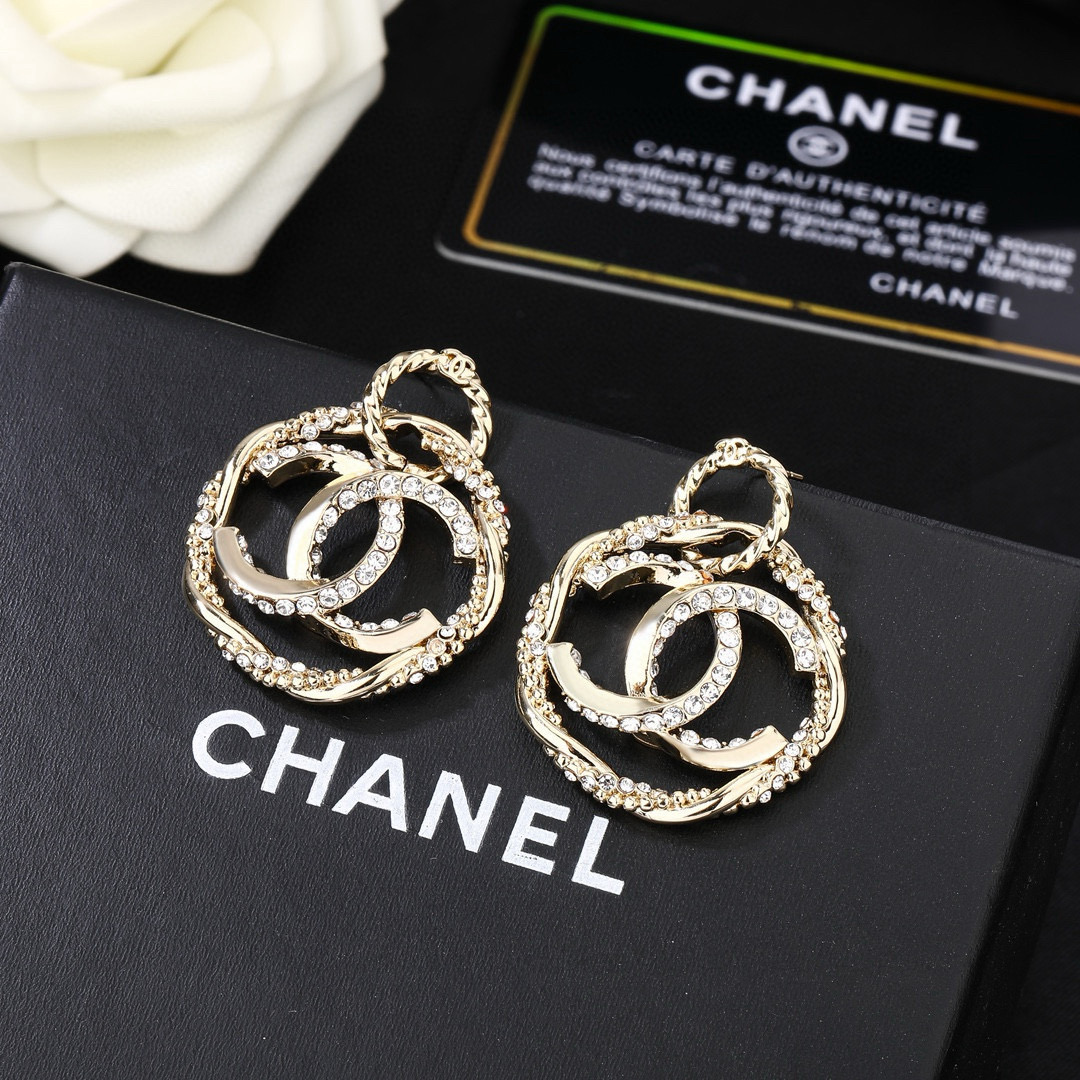 Chanel 小香 Chanel 新款耳环 同步上市 双C 圈圈耳钉 精工打造 黄铜材质