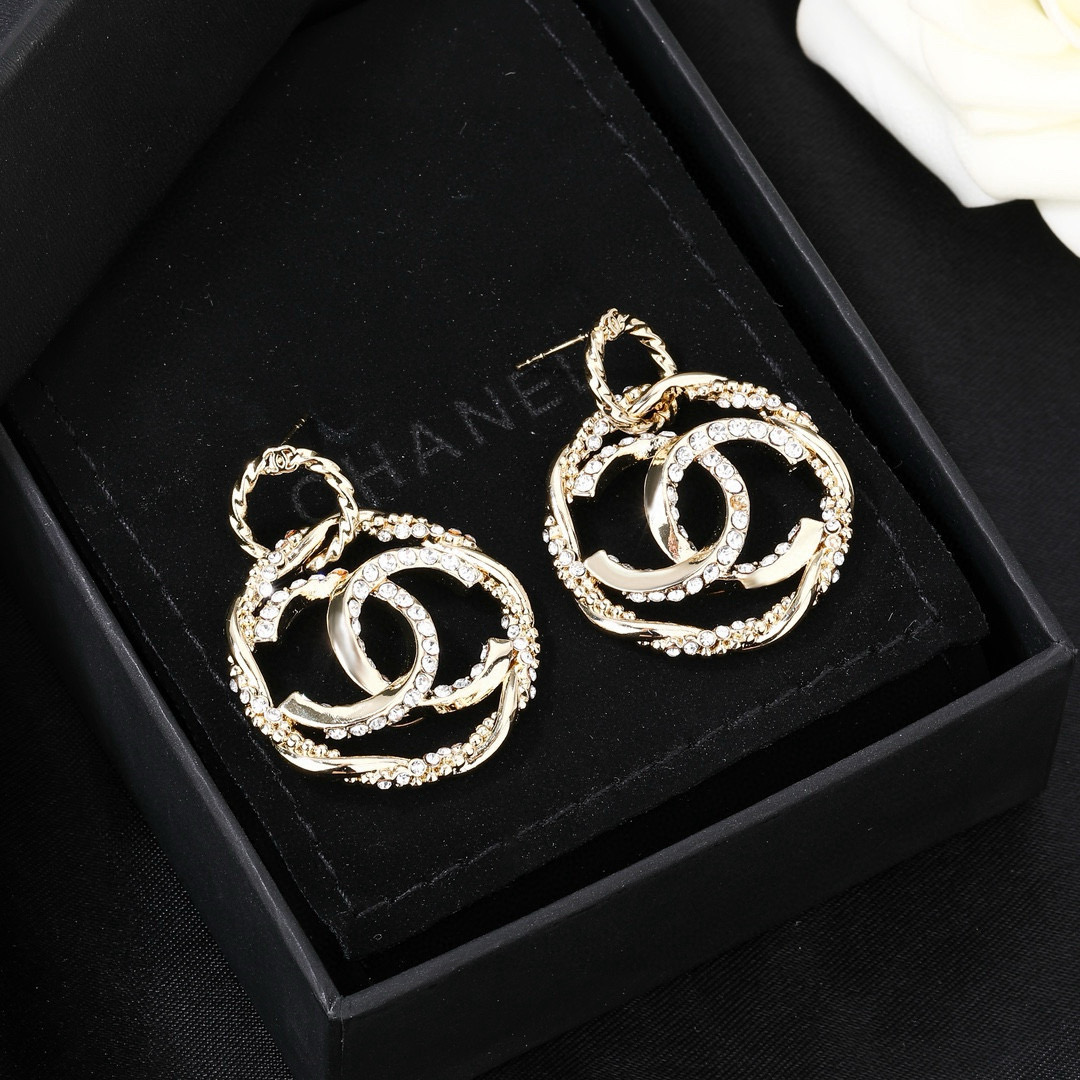 Chanel 小香 Chanel 新款耳环 同步上市 双C 圈圈耳钉 精工打造 黄铜材质