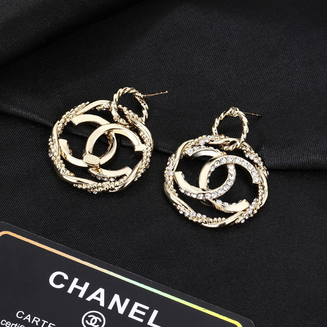 Chanel 小香 Chanel 新款耳环 同步上市 双C 圈圈耳钉 精工打造 黄铜材质