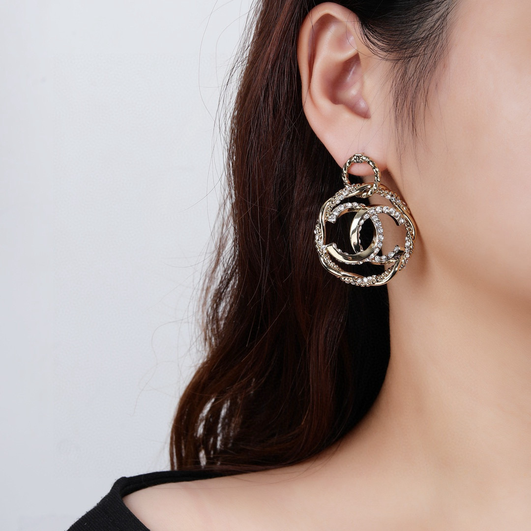 Chanel 小香 Chanel 新款耳环 同步上市 双C 圈圈耳钉 精工打造 黄铜材质