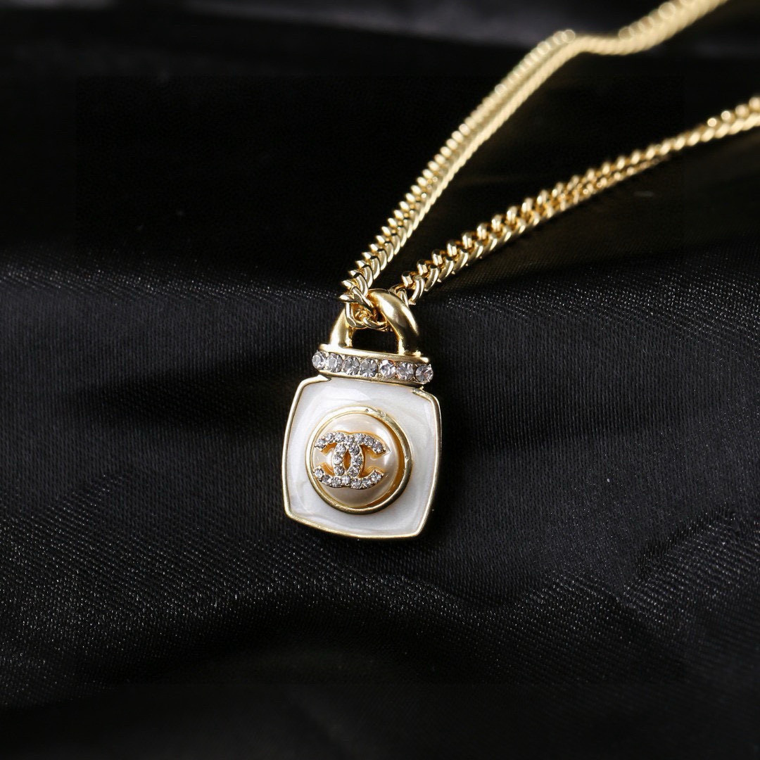 Chanel 小香 Chanel 新款项链 同步上新 双C项链 精工打造 黄铜材质