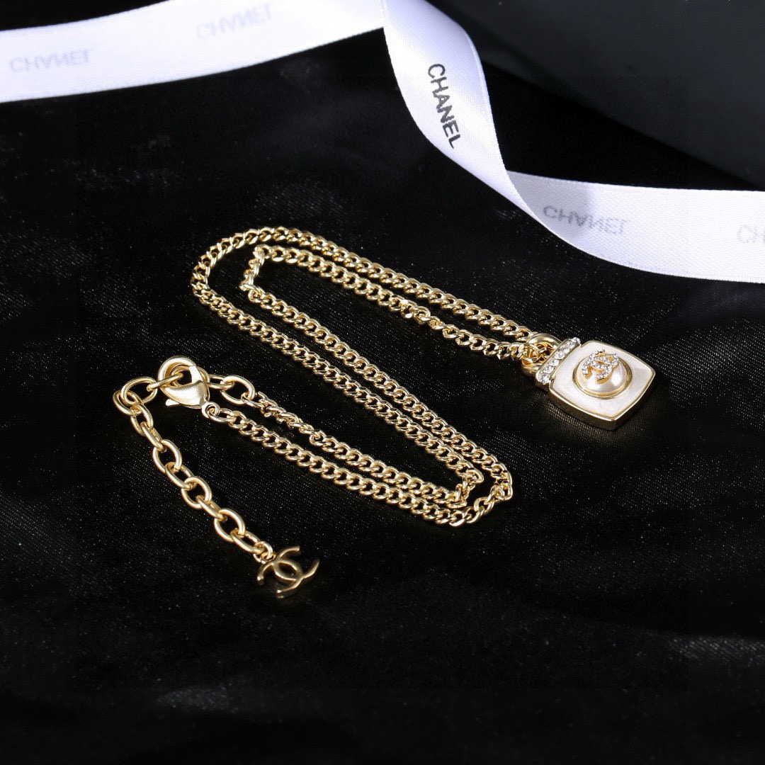 Chanel 小香 Chanel 新款项链 同步上新 双C项链 精工打造 黄铜材质