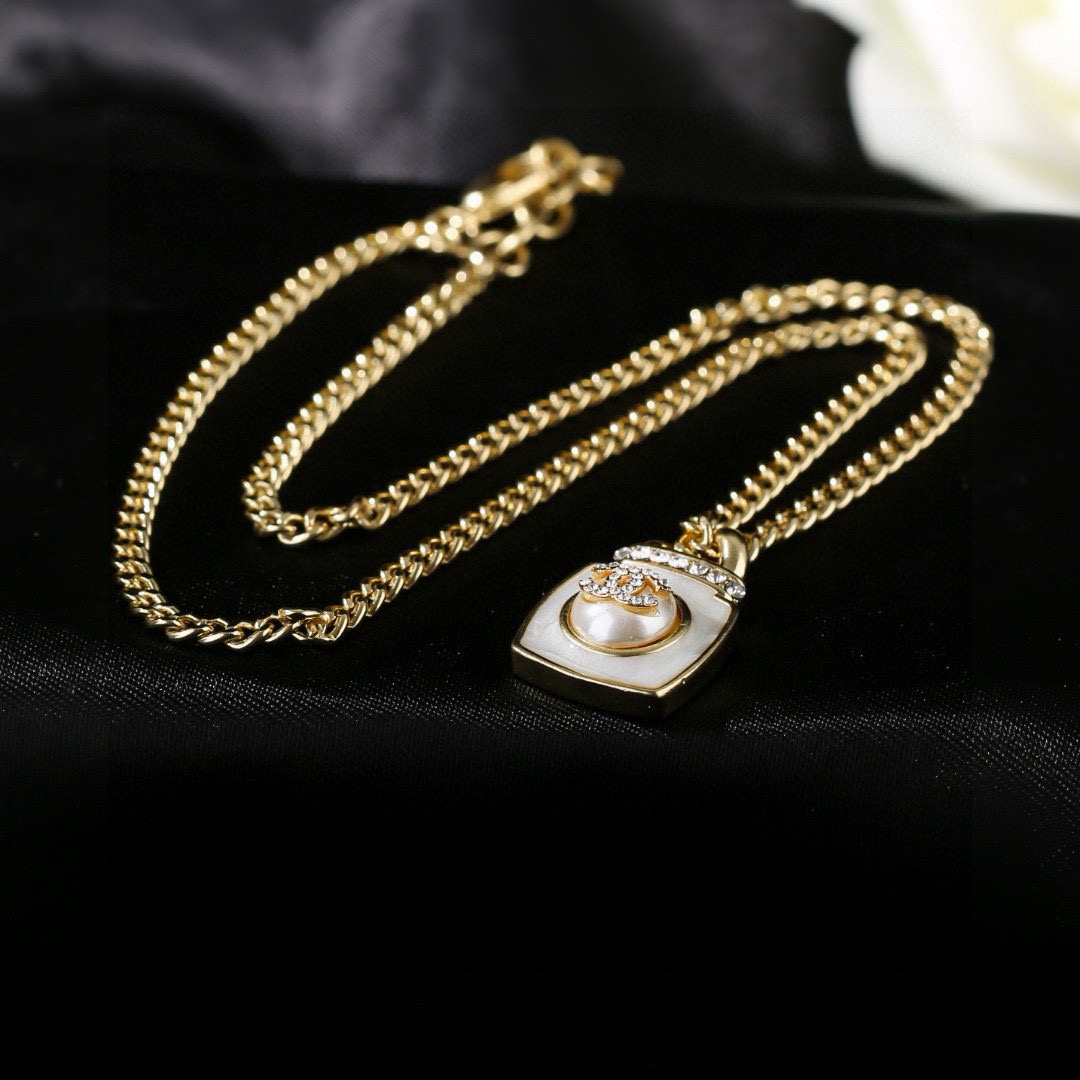 Chanel 小香 Chanel 新款项链 同步上新 双C项链 精工打造 黄铜材质
