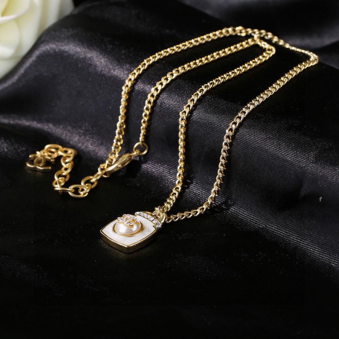 Chanel 小香 Chanel 新款项链 同步上新 双C项链 精工打造 黄铜材质