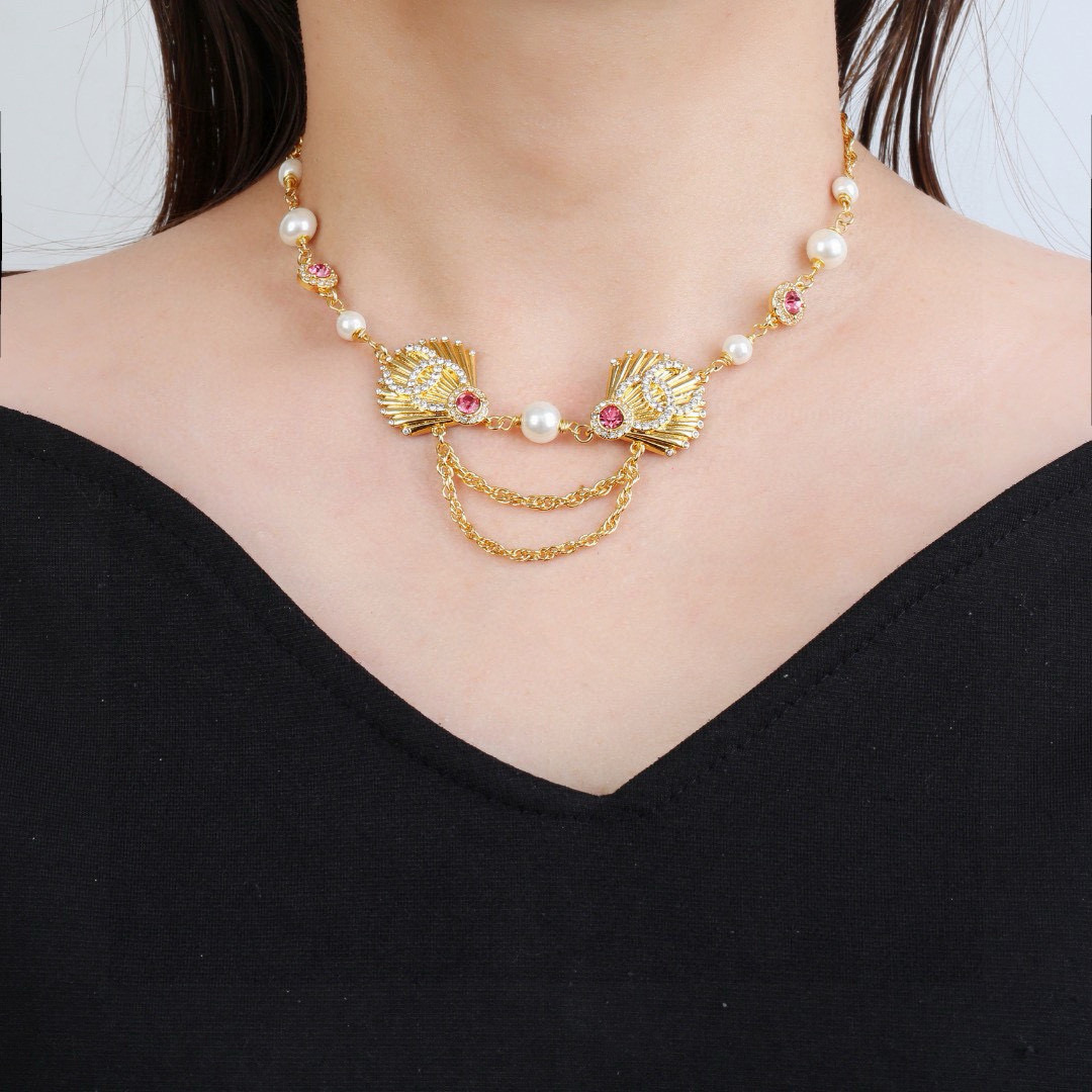 Chanel 小香 Chanel 新款贝壳项链 小羊皮 同步上新 双C精工打造 黄铜材质