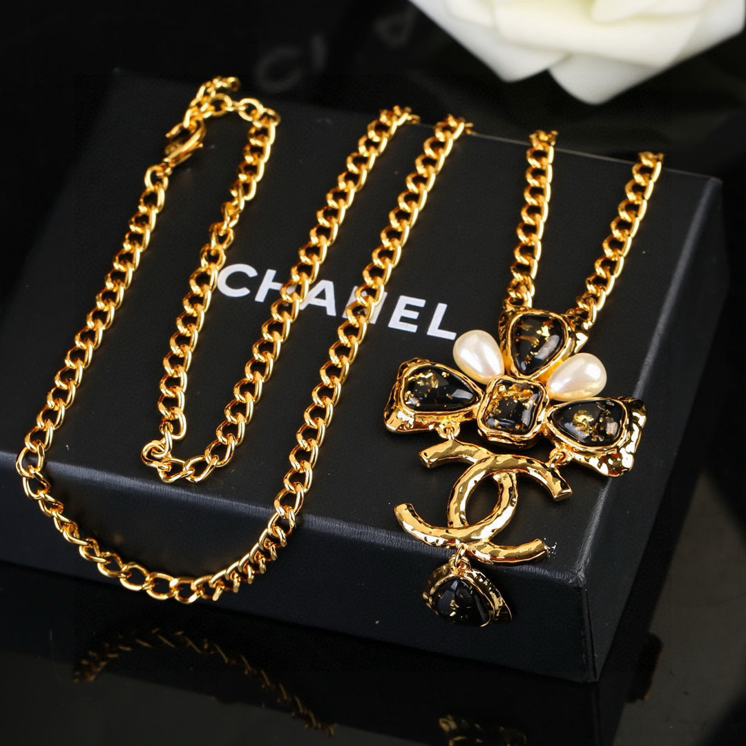 Chanel 小香 Chanel 新款项链 同步上新 双C 精工打造 黄铜材质