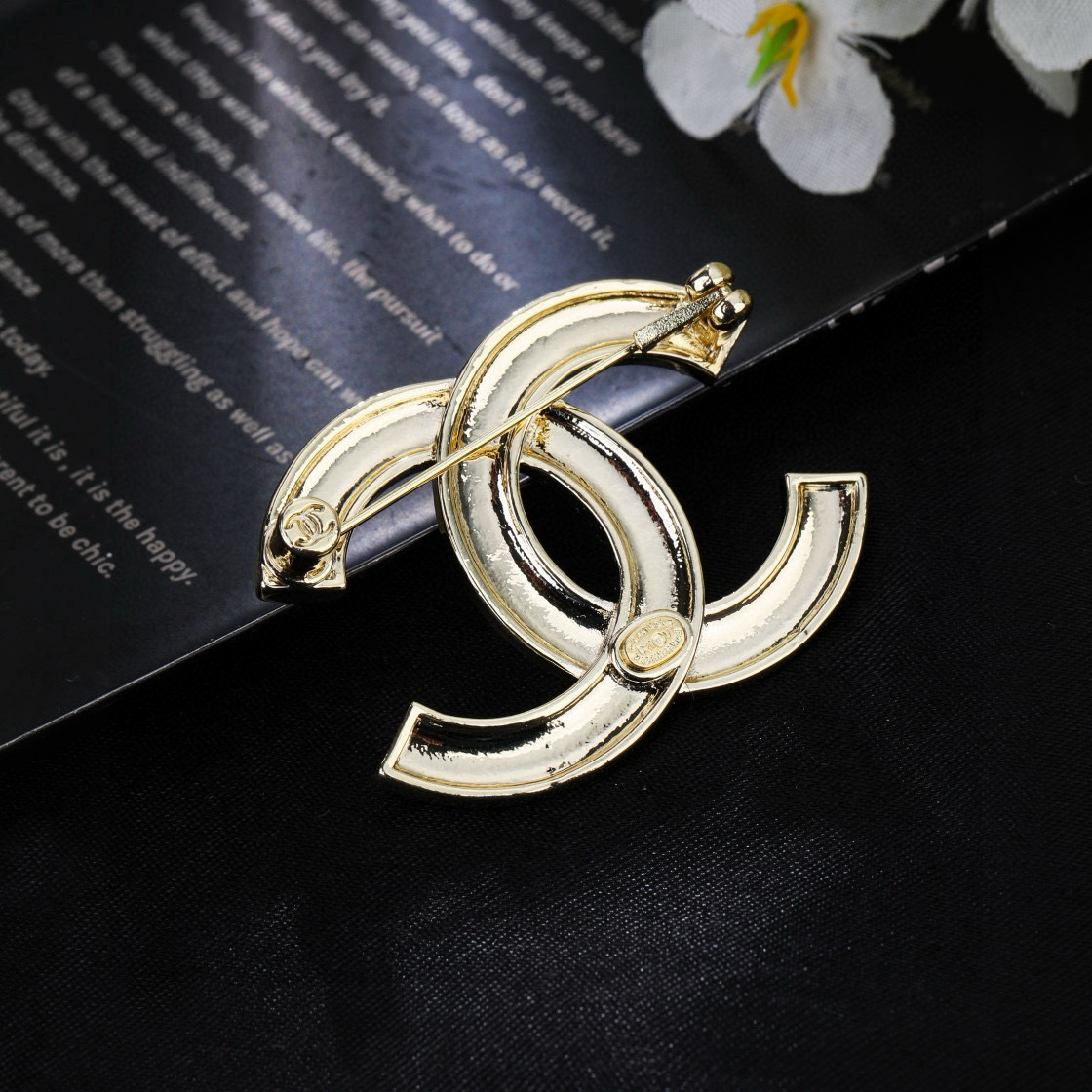 Chanel 小香Chanel新款彩虹 每一个细节做工非常精细 这款设计非常美轮美奂 这款真的 美 仙 小姐姐