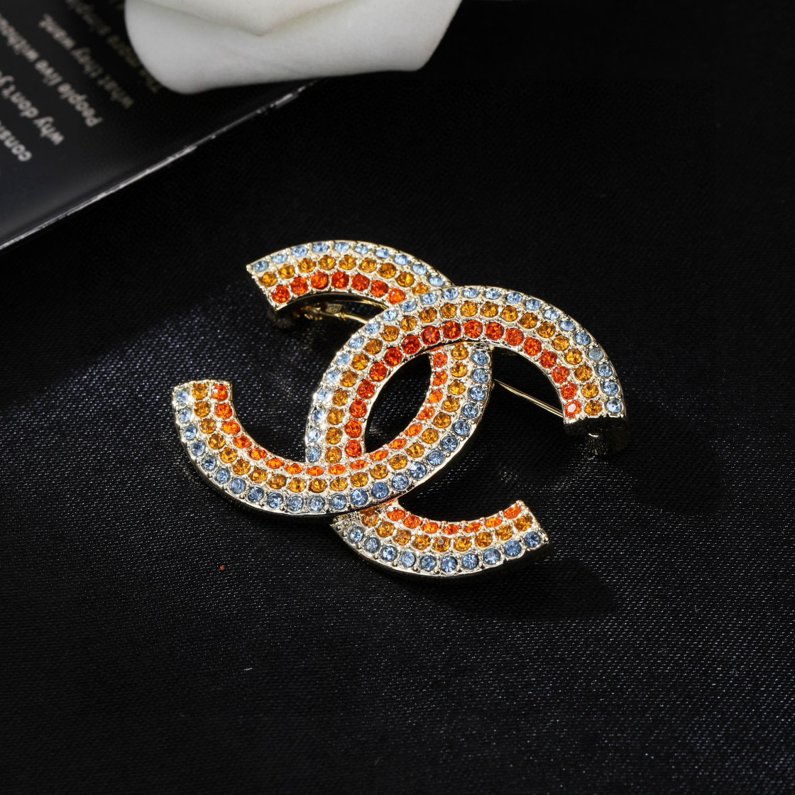 Chanel 小香Chanel新款彩虹 每一个细节做工非常精细 这款设计非常美轮美奂 这款真的 美 仙 小姐姐