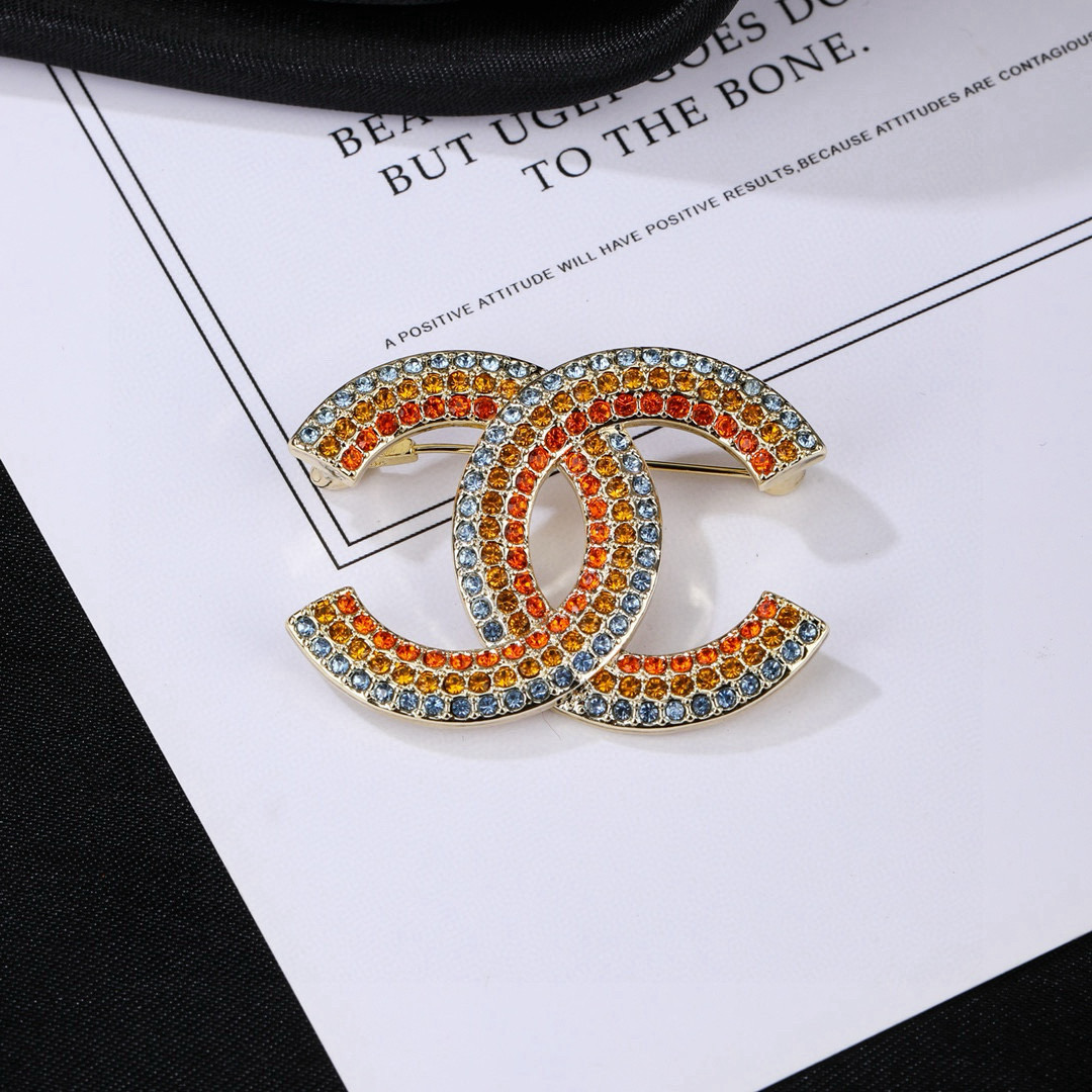 Chanel 小香Chanel新款彩虹 每一个细节做工非常精细 这款设计非常美轮美奂 这款真的 美 仙 小姐姐