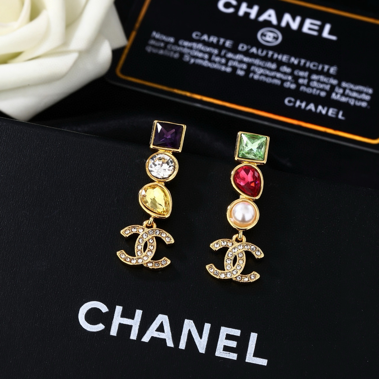 Chanel 小香新款耳环 每一个细节做工非常精细 这款设计非常美轮美奂 这款真的 美 仙 小姐姐