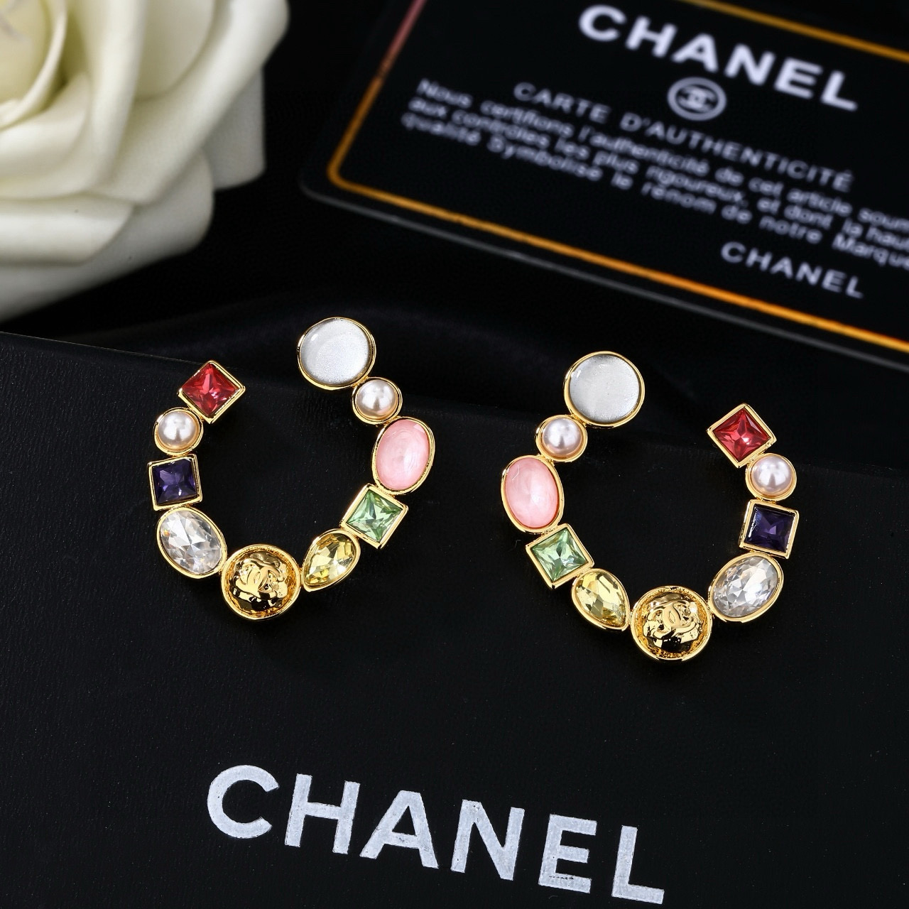 Chanel 小香新款耳环 每一个细节做工非常精细 这款设计非常美轮美奂 这款真的 美 仙 小姐姐