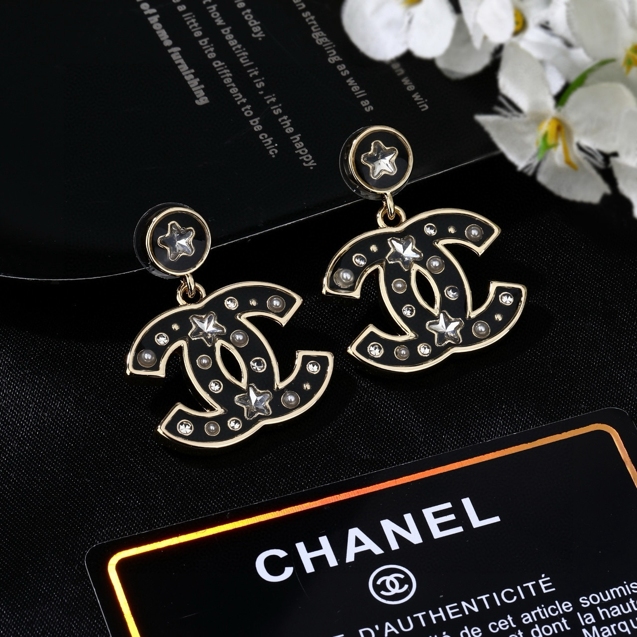 Chanel 小香新款耳环 每一个细节做工非常精细 这款设计非常美轮美奂 这款真的 美 仙 小姐姐