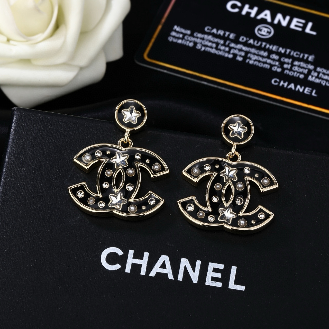 Chanel 小香新款耳环 每一个细节做工非常精细 这款设计非常美轮美奂 这款真的 美 仙 小姐姐