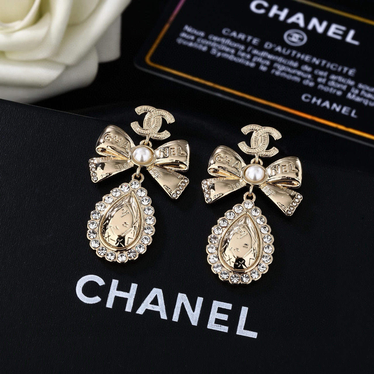 Chanel 小香新款耳环 每一个细节做工非常精细 这款设计非常美轮美奂 这款真的 美 仙 小姐姐