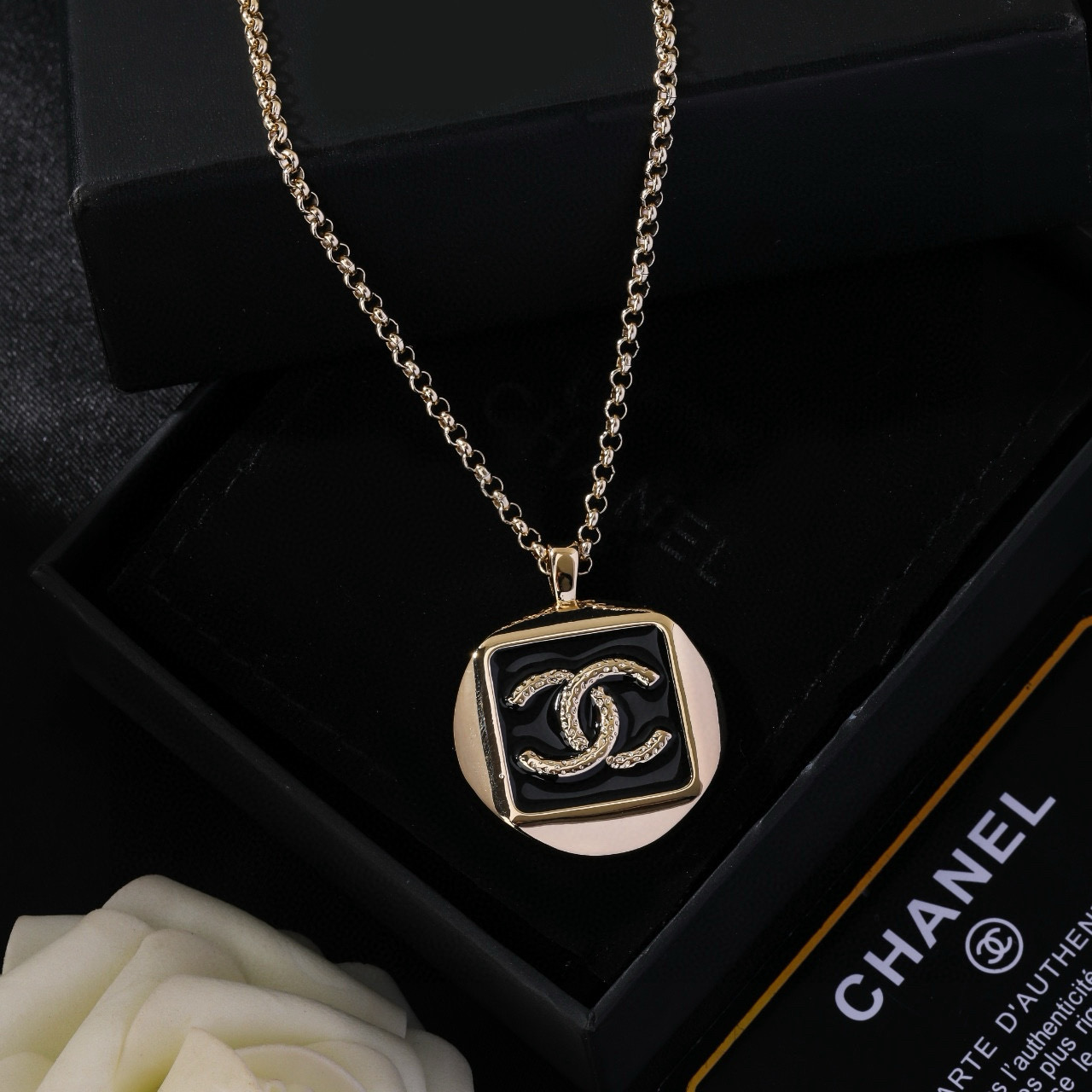 Chanel 香奈儿 Chanel 新款项链 别有心机设计的一款 完美 元素添加