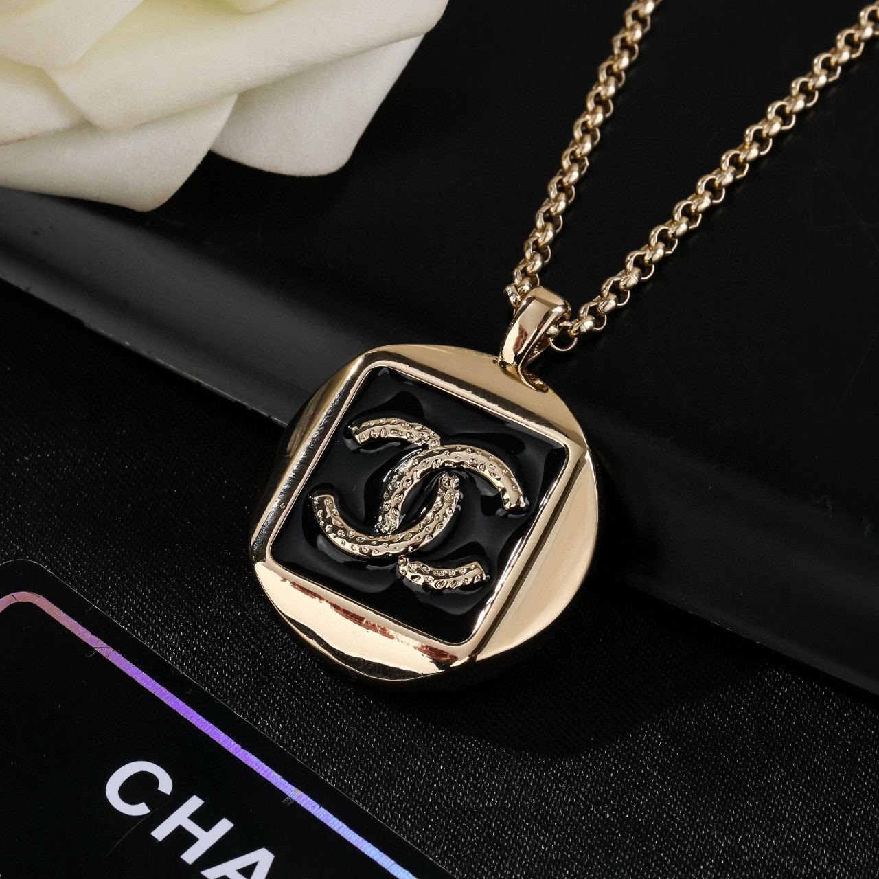 Chanel 香奈儿 Chanel 新款项链 别有心机设计的一款 完美 元素添加