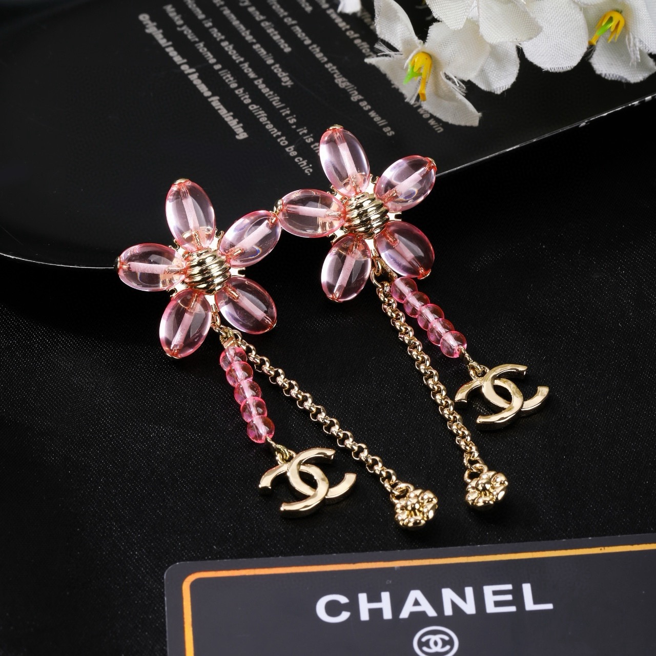 Chanel 小香新款耳环 每一个细节做工非常精细 这款设计非常美轮美奂 这款真的 美 仙 小姐姐