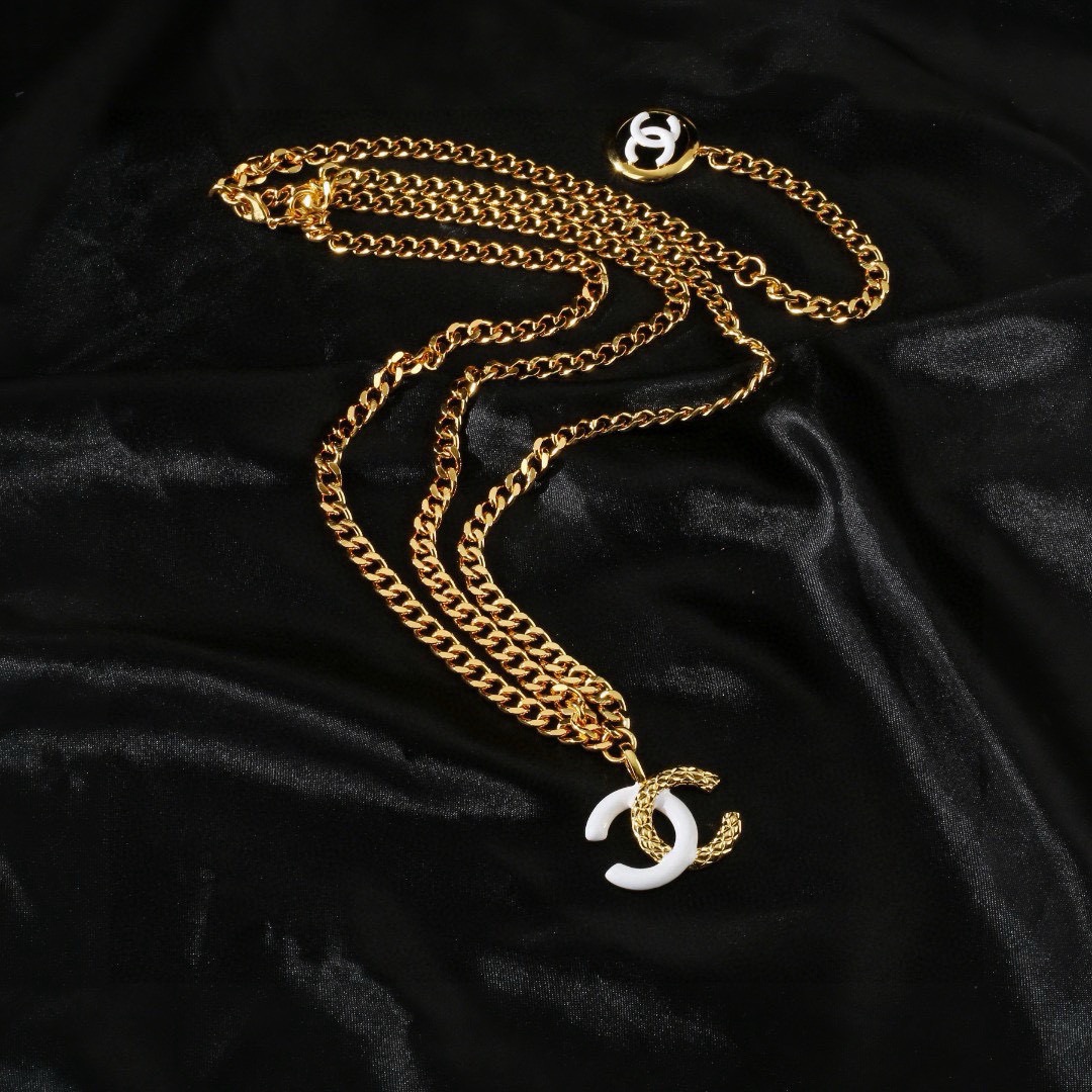 Chanel 小香Chanel新款腰链 每一个细节做工非常精细 这款设计非常美轮美奂 这款真的 美 仙 小姐姐