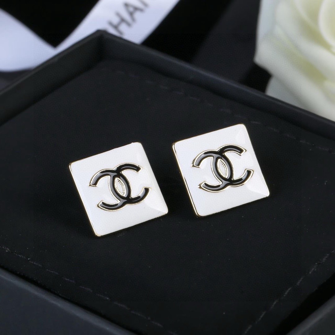 CHANEL 耳环   ✨每一个细节做工非常精细    这款设计非常美轮美奂 这款真的超级美超级仙 精致